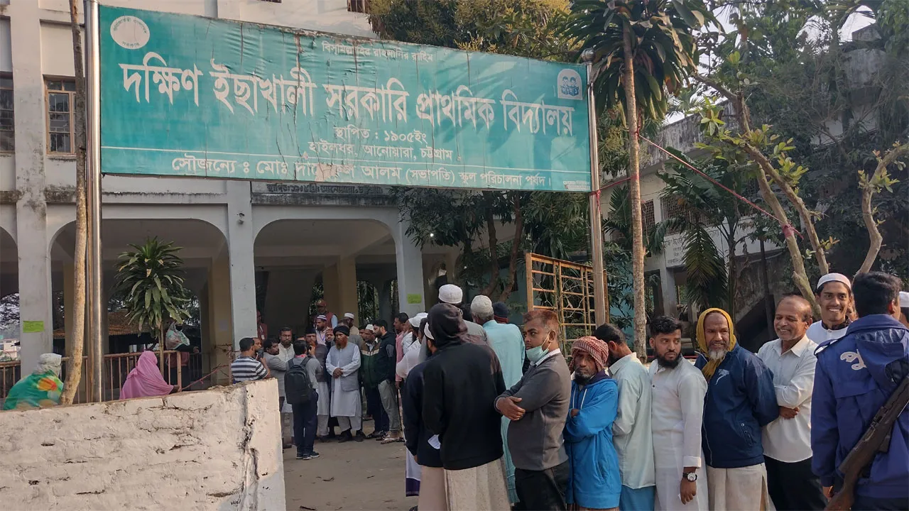 উৎসবমুখর পরিবেশে চট্টগ্রাম-১৩ আসনে ভোটগ্রহণ শুরু