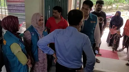 নওগাঁয় নির্বাচন অফিসে দুদুকের অভিযান, মিলেছে ঘুষ লেনদেনের প্রমাণ