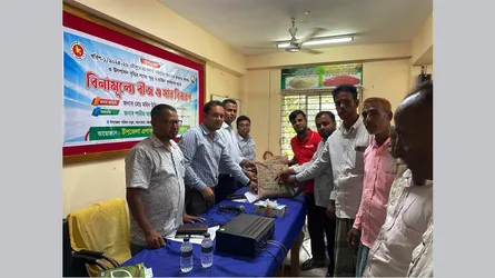 আনোয়ারায় ২ হাজার কৃষকের মাঝে আউশ প্রণোদনা বিতরণ