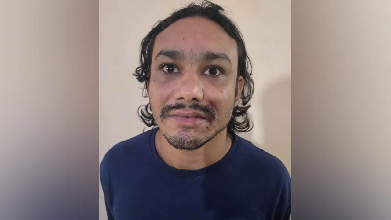 গোলাপগঞ্জে পুলিশের অভিযানে শীর্ষ সন্ত্রাসী গ্রেফতার
