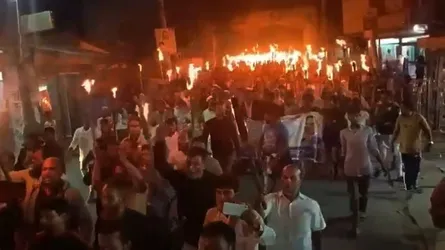 মনোনয়ন পরিবর্তনের দাবিতে আড়াইহাজারে মশাল মিছিল