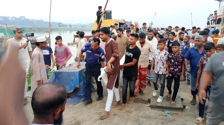 আড়াইহাজারে ফেরি দুর্ঘটনা : সিএনজিসহ নিখোঁজদের লাশ উদ্ধার
