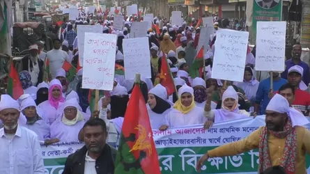 আড়াইহাজারে বিএনপি প্রার্থীর মনোনয়ন বাতিলের দাবিতে বিক্ষোভ