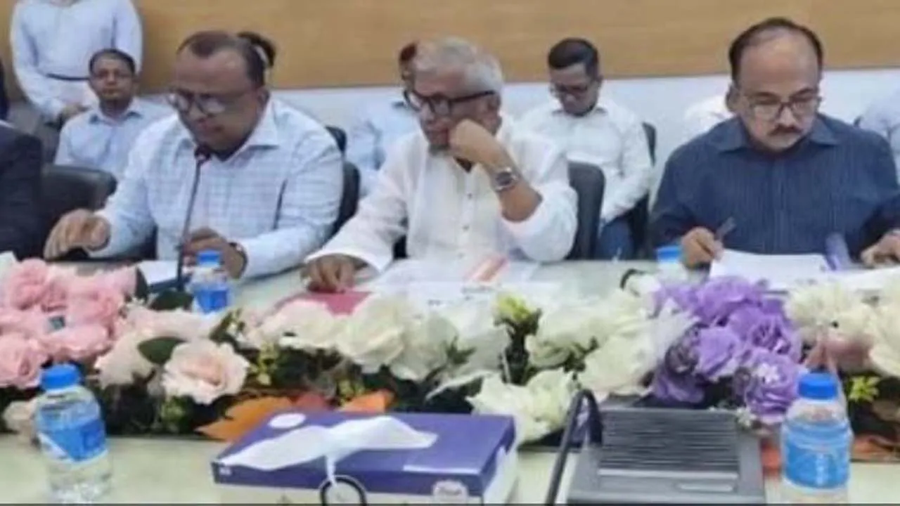 নির্ধারিত সময়ের মধ্যে শ্রমিকদের বেতন-বোনাস নিষ্পত্তি করার আহ্বান শ্রমমন্ত্রীর