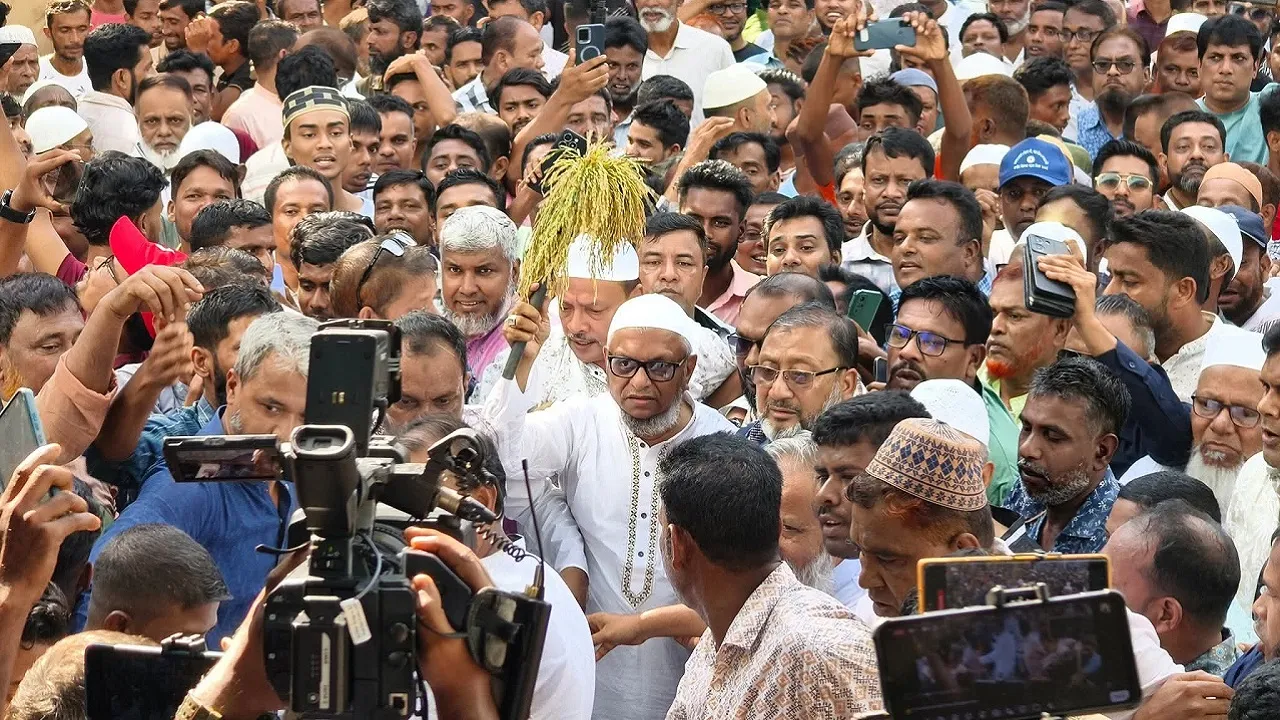আরিফুল হক চৌধুরীর আনুষ্ঠানিক প্রচারণায় নেতাকর্মীর ঢল