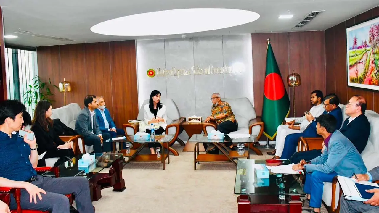 প্রবাসীকল্যাণ মন্ত্রীর সাথে দক্ষিণ কোরিয়ার প্রতিনিধিদলের সৌজন্য সাক্ষাৎ