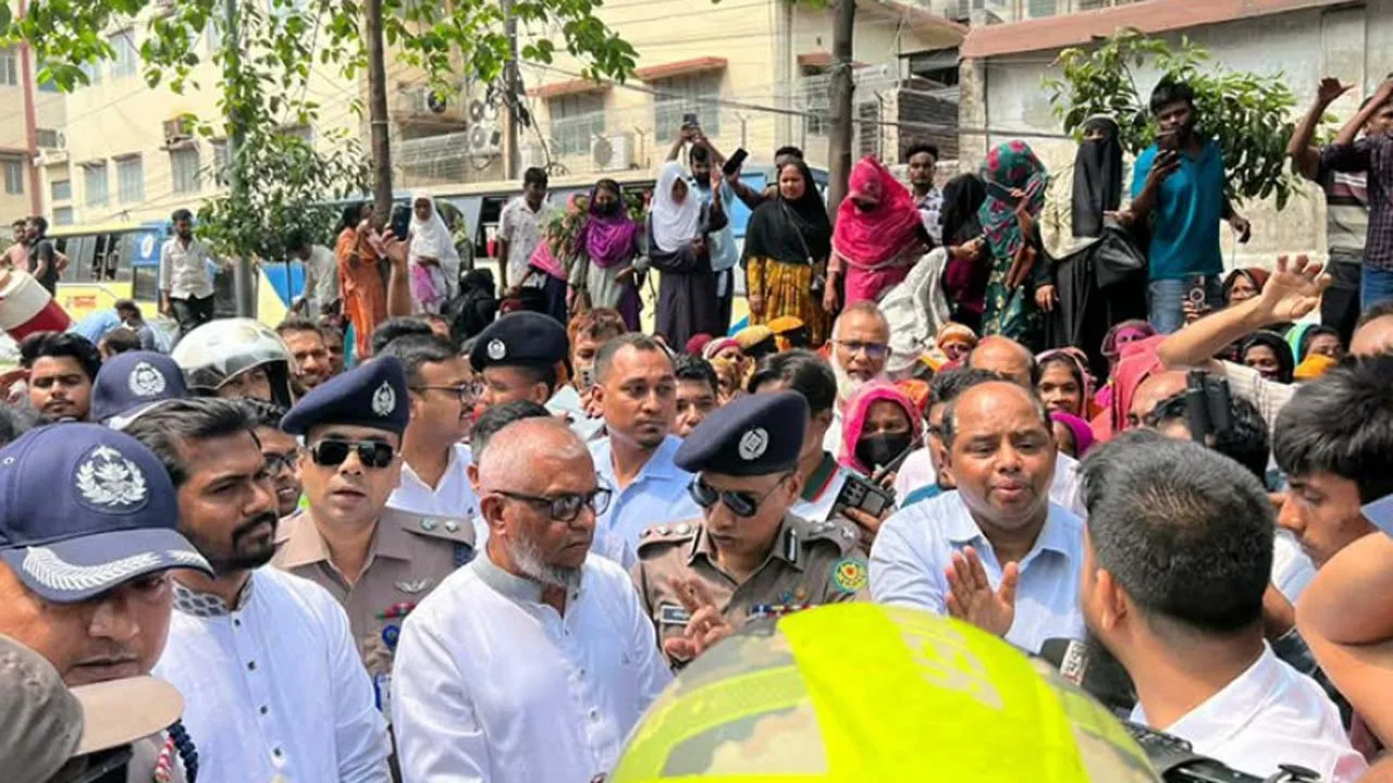 তেজগাঁওয়ে শ্রমিকদের সড়ক অবরোধ প্রত্যাহার