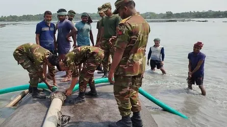 সাতক্ষীরার আশাশুনিতে দুর্যোগ মোকাবেলায় বাংলাদেশ সেনাবাহিনী