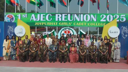 নারীদের বাদ দিয়ে দেশের উন্নয়নের চিন্তা করা ভুল : সেনাপ্রধান