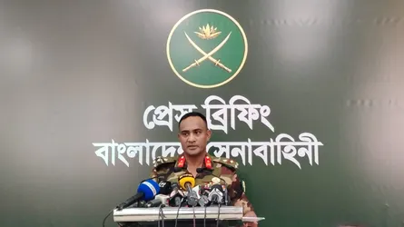 সরকার ও সেনাবাহিনী মুখোমুখি দাঁড়ায়নি, একসাথে কাজ করছে