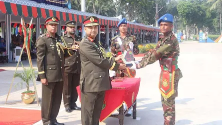 আর্মি সার্ভিস কোর ও আর্মি মেডিক্যাল কোরের সেনাবাহিনী প্রধান কুচকাওয়াজ অনুষ্ঠিত