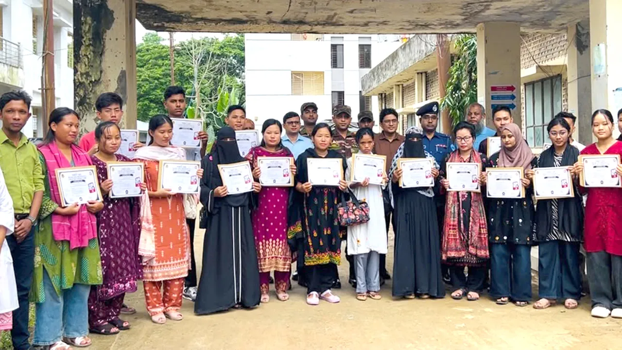 লক্ষ্মীছড়িতে সেনাবাহিনীর চিকিৎসা ও নার্সিং প্রশিক্ষণ সম্পন্ন