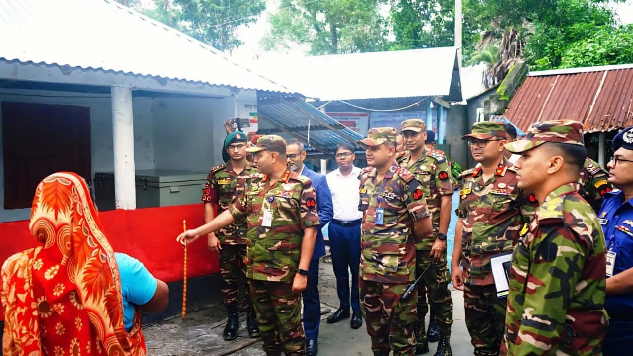 যশোরে অগ্নিকাণ্ডে ক্ষতিগ্রস্ত পরিবারকে সেনাবাহিনীর সহায়তা