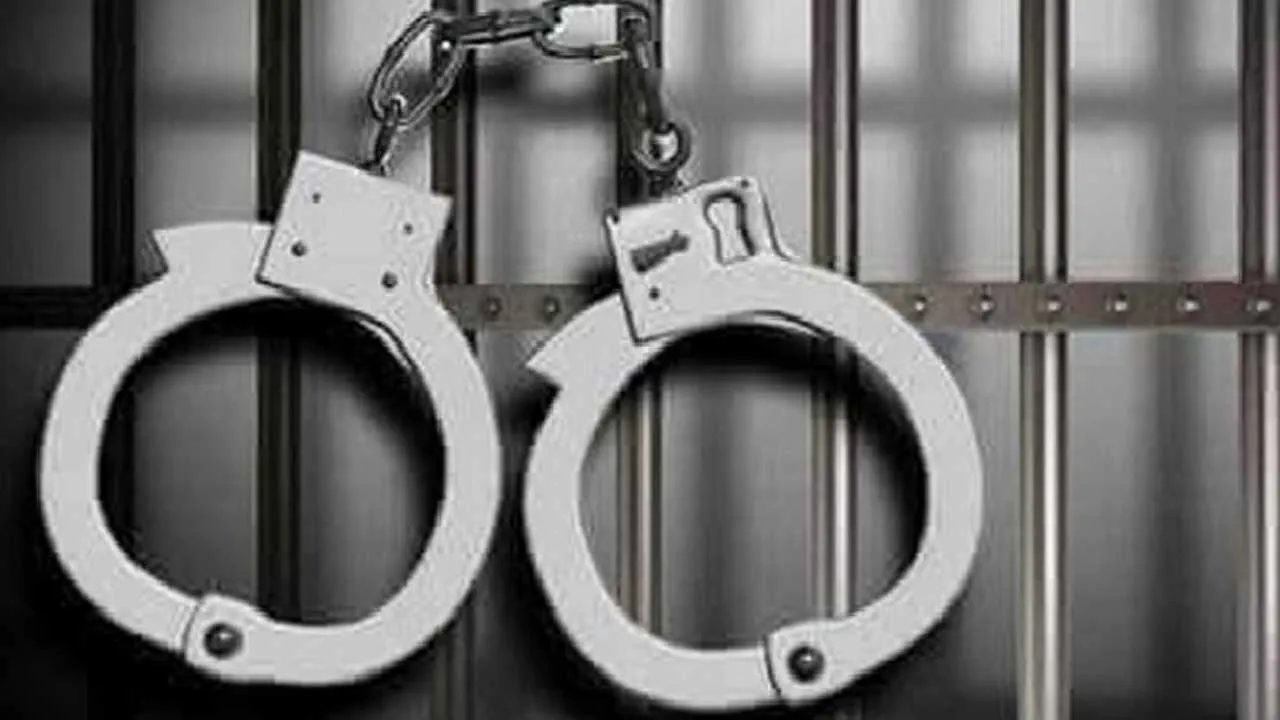 অনলাইন জুয়া ও সাইবার প্রতারণা : রাজধানীতে ৬ চীনা নাগরিকসহ গ্রেফতার ৯