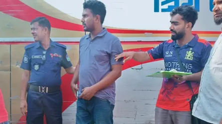বকশীগঞ্জে অবৈধ উপায়ে জ্বালানি তেল সংগ্রহ, যুবকের জরিমানা