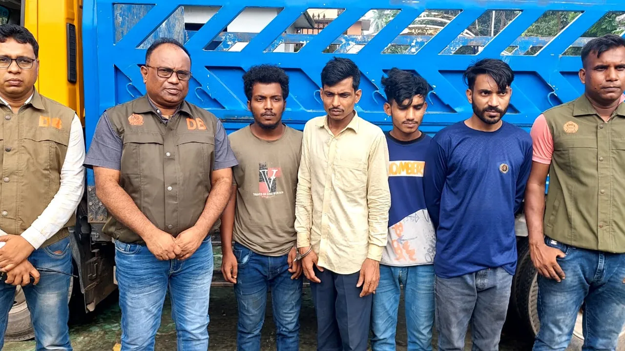 বরিশালে চুরি হওয়া মিনি ট্রাক যশোরে উদ্ধার, আটক ৪