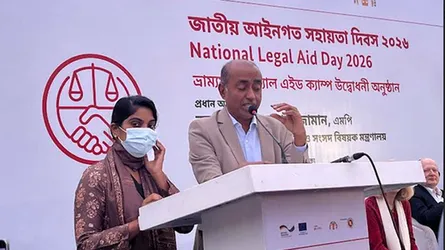 কড়াইল বস্তিতে ভ্রাম্যমাণ লিগ্যাল এইড ক্যাম্প উদ্বোধন করলেন আইনমন্ত্রী