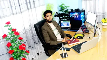 ফ্রিল্যান্সিং ও প্রযুক্তি শিক্ষায় আশরাফুল আলম নতুন দৃষ্টান্ত স্থাপন