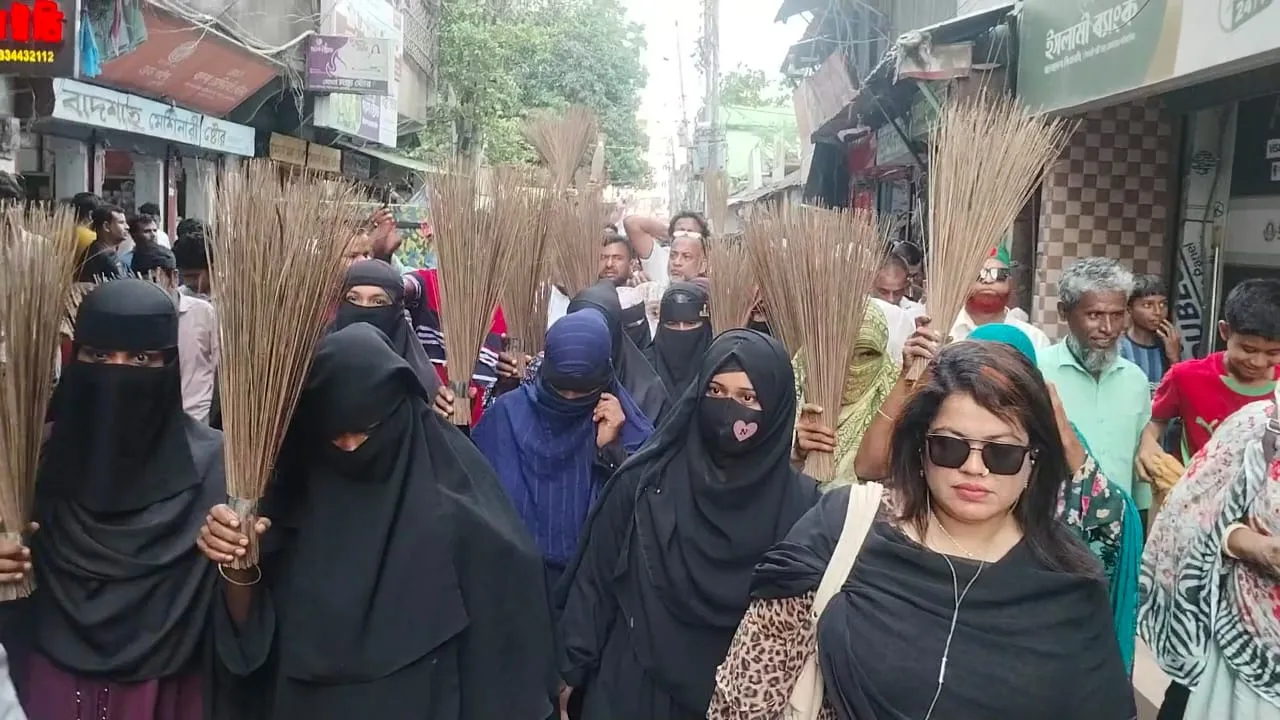 রুমিন ফারহানার বক্তব্যে ক্ষুব্ধ বিএনপি, আশুগঞ্জে ঝাড়ু মিছিল