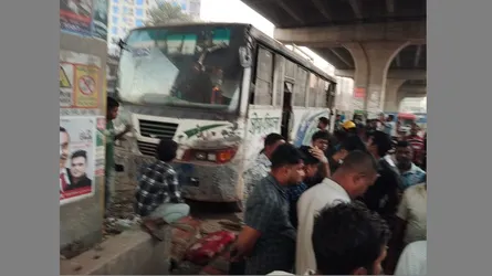 আশুলিয়ায় চলন্ত বাসে আগুন