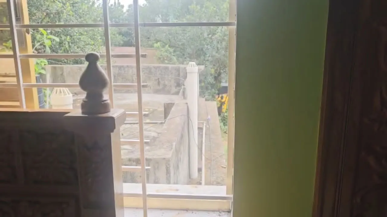 আশুলিয়ায় ব্যবসায়ীর বাড়িতে ডাকাতি, টাকা ও স্বর্ণালঙ্কার লুট