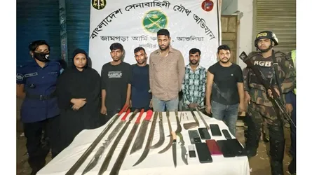 আশুলিয়ায় অস্ত্রসহ গ্রেফতার ৬