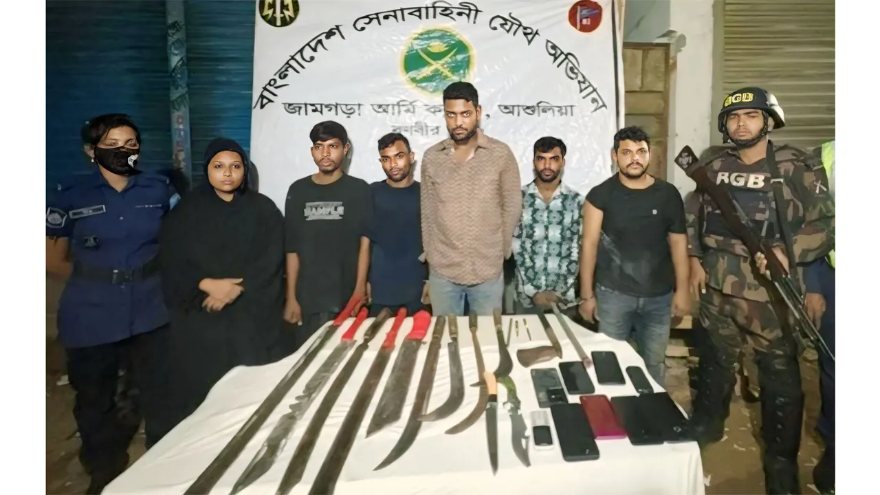 আশুলিয়ায় অস্ত্রসহ গ্রেফতার ৬
