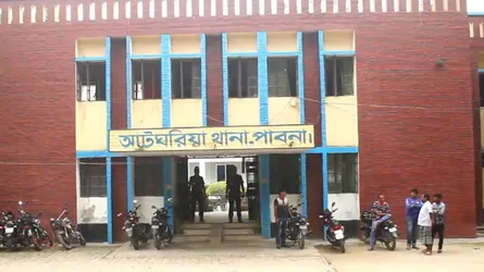 পাবনায় চোর ধরতে গিয়ে ছুরিকাঘাতে যুবক খুন