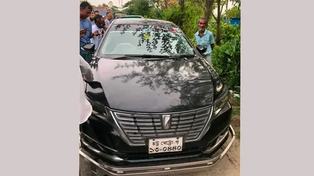 মিরসরাইয়ে যাত্রীবেশে গাড়ি ছিনতাই চেষ্টার অভিযোগ, দেবর-ভাবি আটক