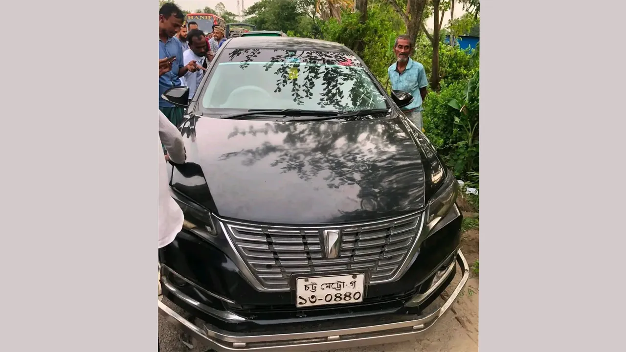 মিরসরাইয়ে যাত্রীবেশে গাড়ি ছিনতাই চেষ্টার অভিযোগ, দেবর-ভাবি আটক