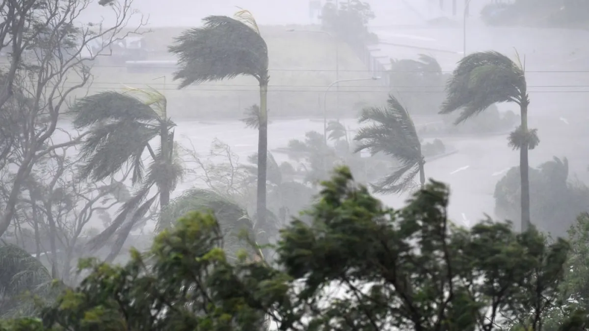 অস্ট্রেলিয়ার উত্তরাঞ্চলে শক্তিশালী ঘূর্ণিঝড়ের আঘাত