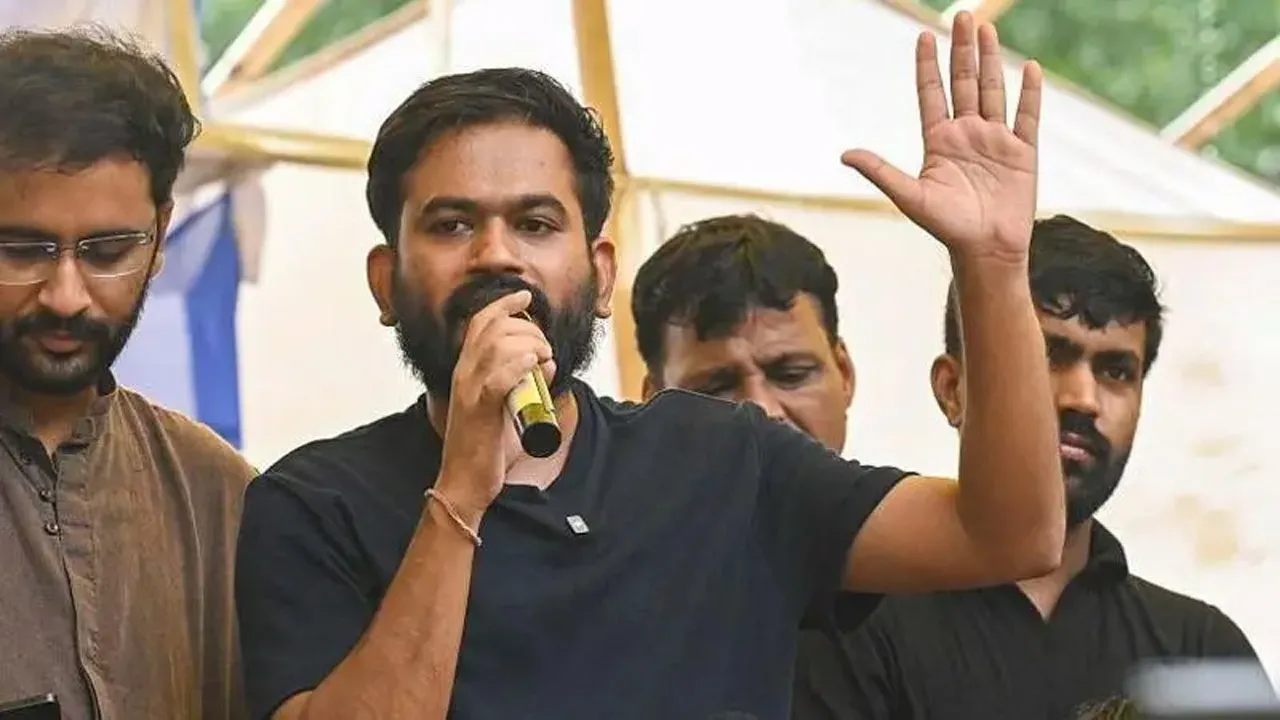 ভারতে ‘ককরোচ জনতা পার্টির’ নতুন কর্মসূচি ঘোষণা