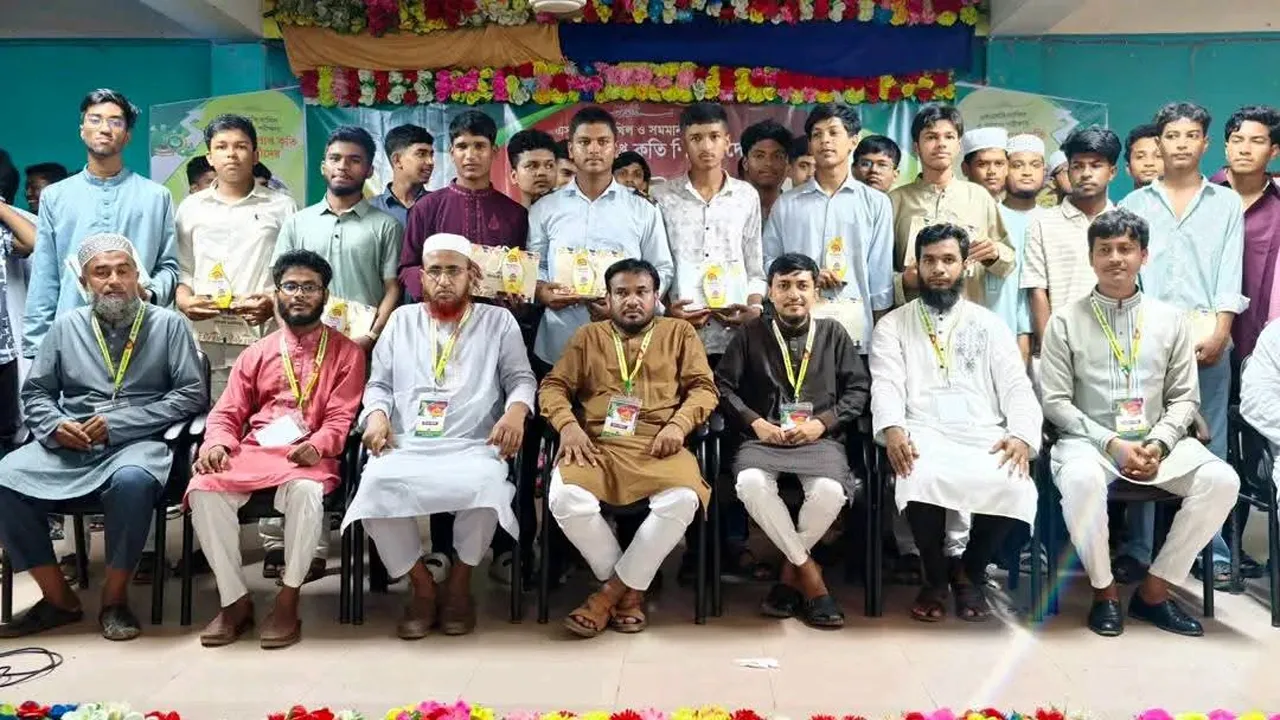 ব্রাহ্মণপাড়ায় জিপিএ-৫ পাওয়া শিক্ষার্থীদের ছাত্রশিবিরের সংবর্ধনা