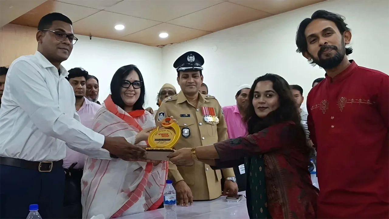 খোঁচাখুঁচি করবেন না, হাত দিলে যাদের আব্বা ডাকেন তাদের ইজ্জত থাকবে না