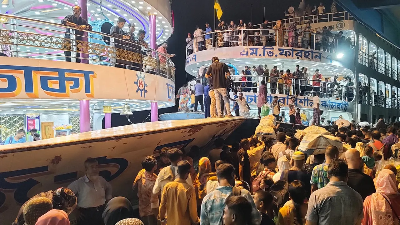 ছুটি শেষ হওয়ার আগেই যাত্রীতে টইটুম্বুর বরিশাল নদীবন্দর