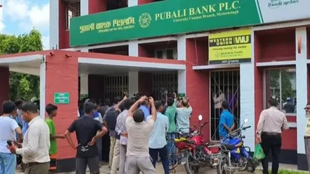 পূবালী ব্যাংকের তালা খুলে দিয়েছে বাকৃবি শিক্ষার্থীরা