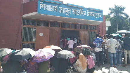 ৪ ঘণ্টা ধরে তালাবদ্ধ বাকৃবির শিক্ষকরা
