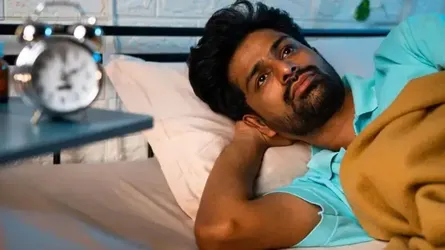 মাঝরাতে ঘুম ভাঙলে নানান চিন্তা আসে কেন?