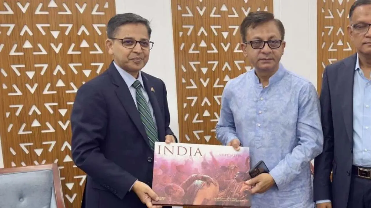বাণিজ্যমন্ত্রীর সাথে ভারতীয় হাইকমিশনার প্রণয় ভার্মার বৈঠক