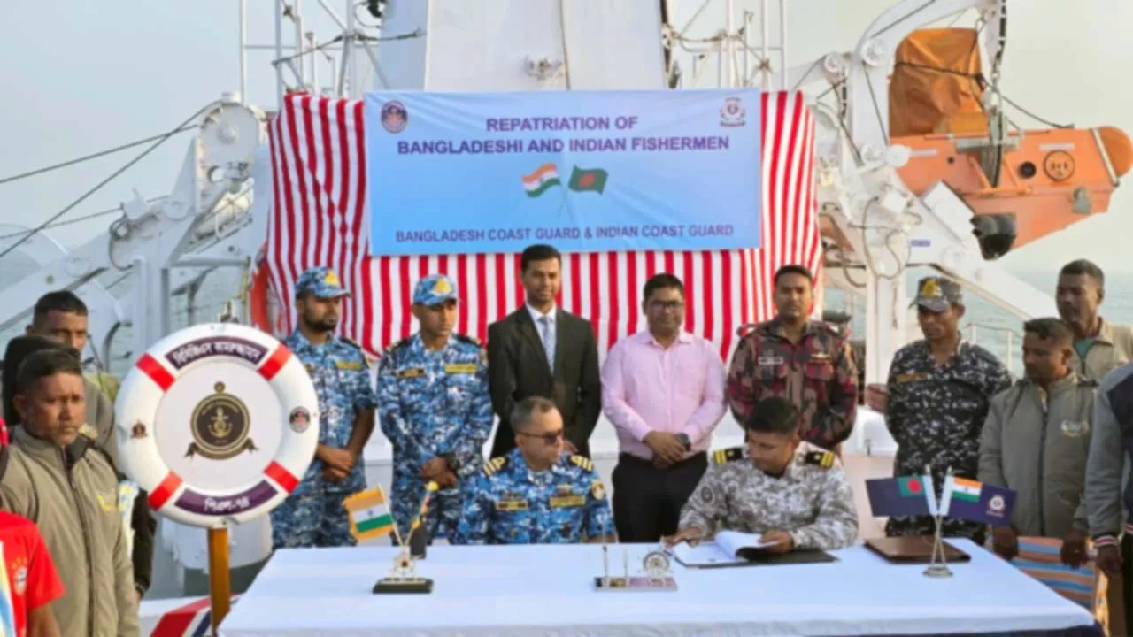 ভারতে আটক ৩২ জেলে ফিরলেন দেশে, ফেরত পাঠানো হলো ৪৭ জনকে