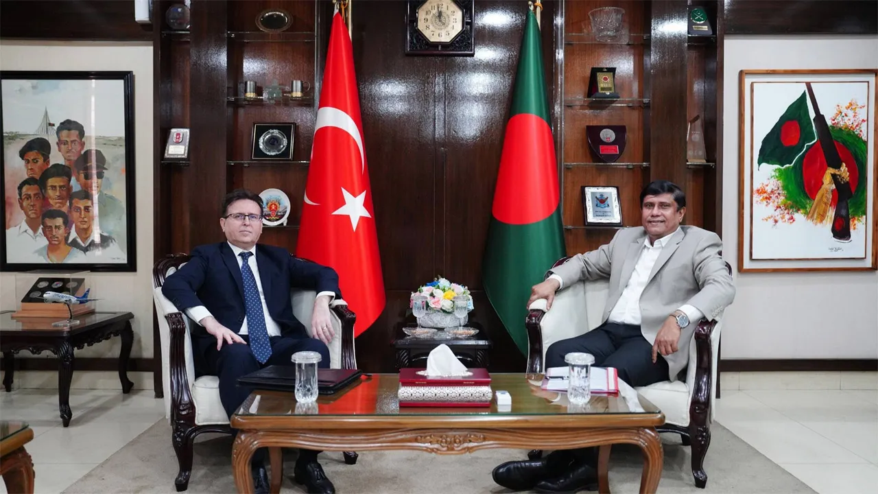 প্রধানমন্ত্রীর প্রতিরক্ষা উপদেষ্টার সাথে তুরস্কের রাষ্ট্রদূতের সাক্ষাৎ