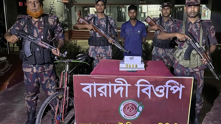 দর্শনা সীমান্তে ৪টি স্বর্ণের বারসহ পাচারকারী আটক