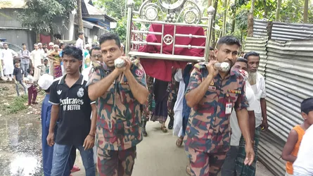 বিজিবি নায়েক আকতার হোসেনের সামরিক মর্যাদায় দাফন সম্পন্ন