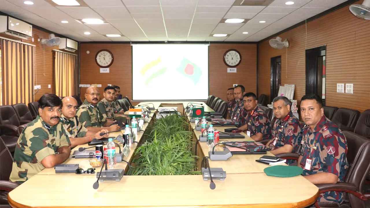 ভারতের পেট্রাপোল সীমান্তে বিজিবি-বিএসএফের সেক্টর কমান্ডার পর্যায়ে সীমান্ত সভা