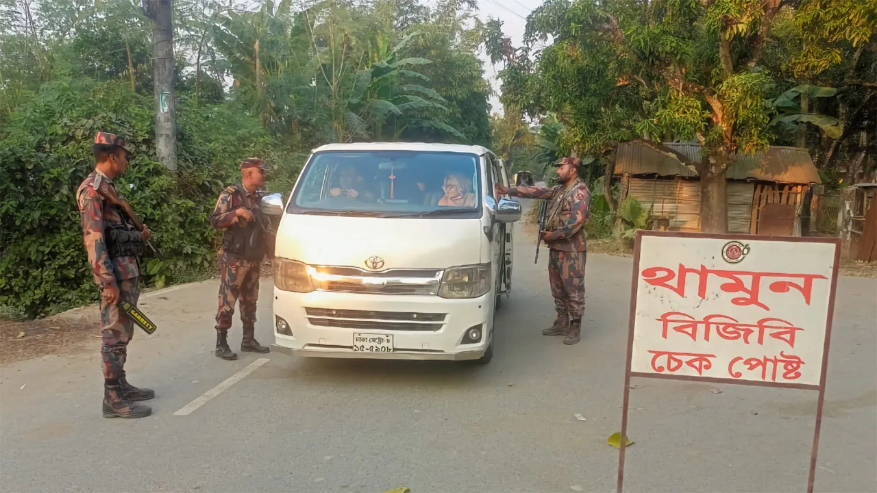 হাদিকে হত্যাচেষ্টা : চুয়াডাঙ্গা-মেহেরপুর সীমান্তজুড়ে বিজিবির কড়া পাহারা