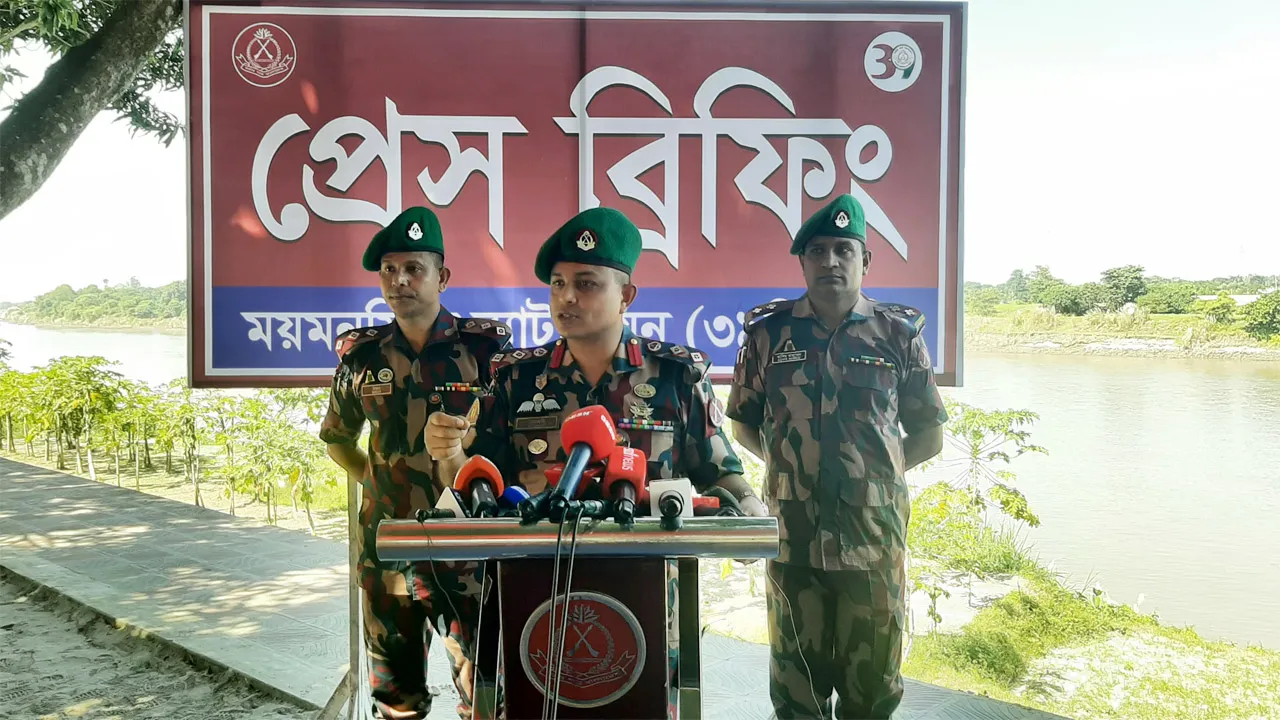 অবৈধভাবে বালু উত্তোলনের কারণে সীমান্ত পিলার ক্ষতিগ্রস্ত হচ্ছে