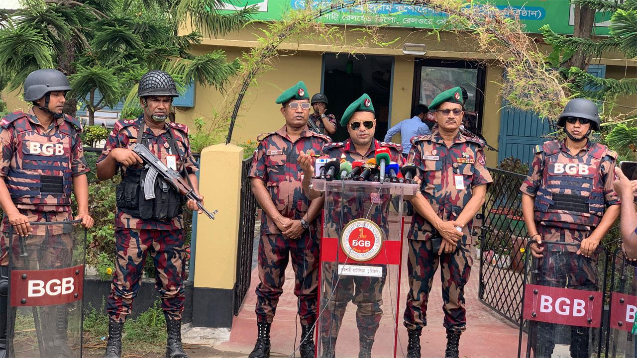BGB-deployed-in-Rajshahi-to-ensure-oil-security-and-prevent-smuggling