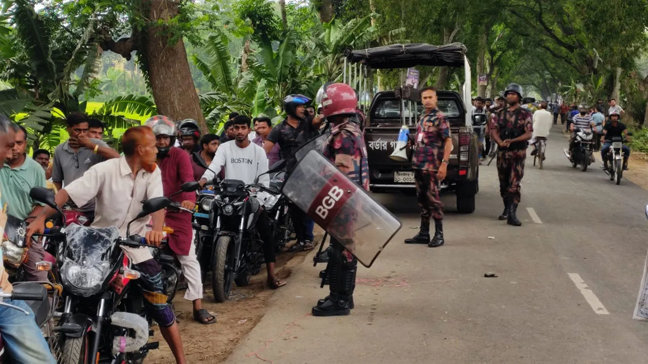 চুয়াডাঙ্গায় বিজিবির চলমান অভিযানে প্রায় ৬৩ কোটি টাকার পণ্য জব্দ