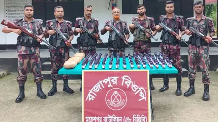 জীবননগরে বিজিবির অভিযান, ভারতীয় সিরাপ ও গাঁজা উদ্ধার