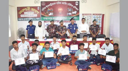 দিনাজপুরে সীমান্তবর্তী যুবকদের স্বাবলম্বী করতে বিজিবির প্রশিক্ষণ